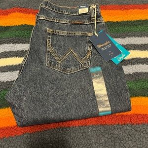 NWT Women’s wranglers size 11/12x32 no stretch!!